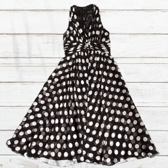 White House Black Market Dresses & Skirts - WHBM Black & White Sleeveless Dress, Size 2 NWT